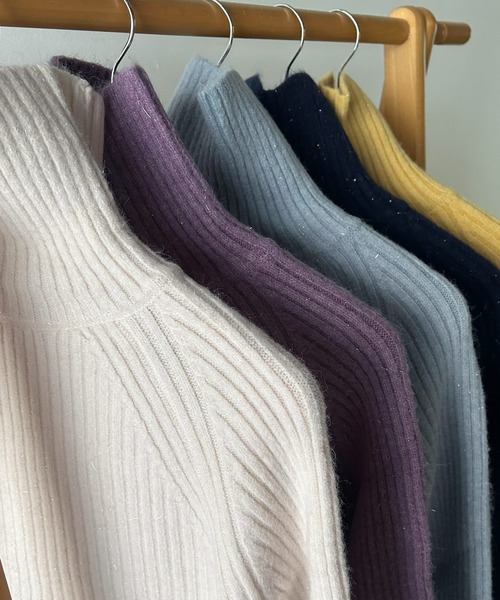 VitaFelice（ヴィータフェリーチェ）の「ラメタートルニット（ニット/セーター・レディース・パープル/ネイビー/イエロー/オフホワイト/サックスブルー・FREE）」の7枚目の写真