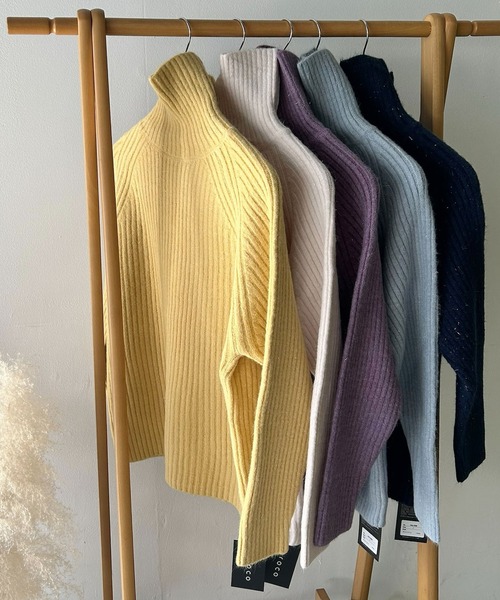 VitaFelice（ヴィータフェリーチェ）の「ラメタートルニット（ニット/セーター・レディース・パープル/ネイビー/イエロー/オフホワイト/サックスブルー・FREE）」の6枚目の写真