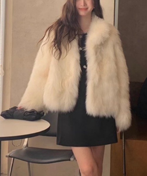 ENLIKE（エンリケ）の「フェイクファーボリュームジャケット（その他アウター・レディース・ブラック/ホワイト/ピンク/ベージュ・FREE）」の11枚目の写真