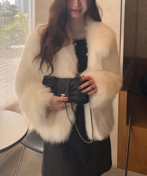 ENLIKE（エンリケ）の「フェイクファーボリュームジャケット（その他アウター・レディース・ブラック/ホワイト/ピンク/ベージュ・FREE）」の12枚目の写真