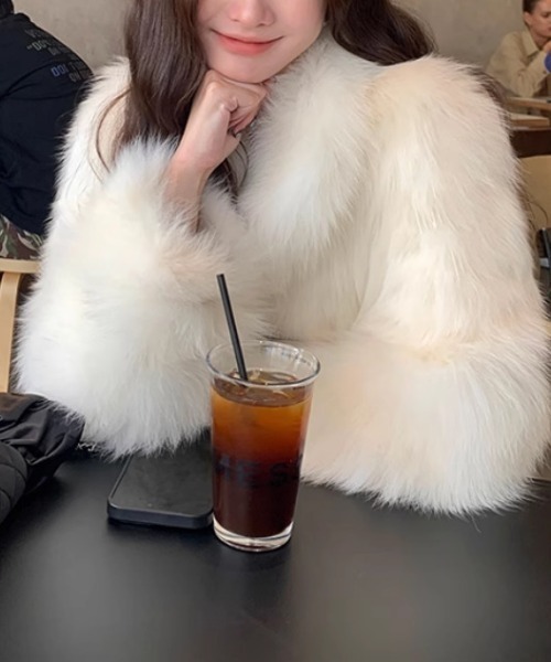 ENLIKE（エンリケ）の「フェイクファーボリュームジャケット（その他アウター・レディース・ブラック/ホワイト/ピンク/ベージュ・FREE）」の9枚目の写真