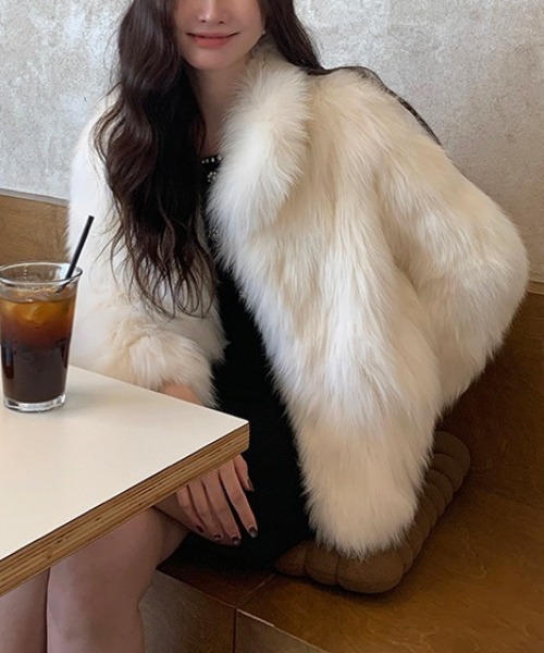 ENLIKE（エンリケ）の「フェイクファーボリュームジャケット（その他アウター・レディース・ブラック/ホワイト/ピンク/ベージュ・FREE）」の10枚目の写真