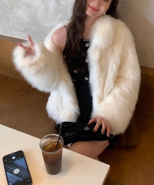 ENLIKE（エンリケ）の「フェイクファーボリュームジャケット（その他アウター・レディース・ブラック/ホワイト/ピンク/ベージュ・FREE）」の8枚目の写真