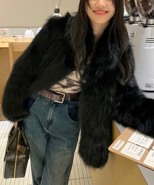 ENLIKE（エンリケ）の「フェイクファーボリュームジャケット（その他アウター・レディース・ブラック/ホワイト/ピンク/ベージュ・FREE）」の14枚目の写真