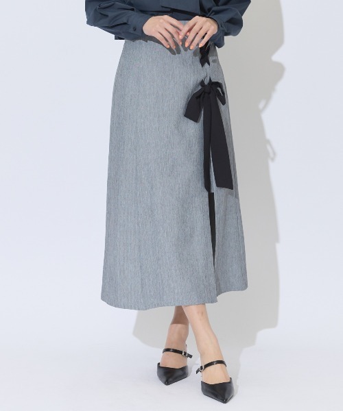 AND COUTURE(アンドクチュール)の「サイドレースアップリボンスリットスカート(スカート・レディース・ベージュ/グレー/ネイビー・MEDIUM/SMALL)」の3枚目の写真