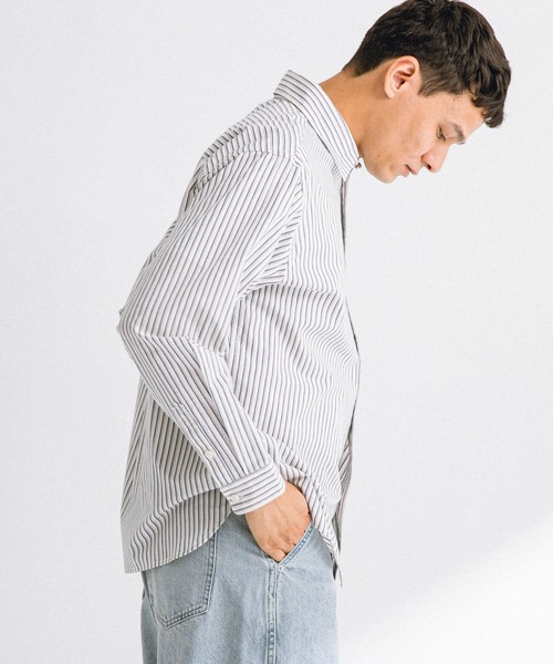 URBAN RESEARCH Sonny Label(アーバンリサーチサニーレーベル)の「『WEB/一部店舗限定カラー』ストライプレギュラーカラーシャツ(シャツ/ブラウス・メンズ・ライトブルー/ホワイト系その他/ブルー系その他/ブラック系その他・MEDIUM/LARGE)」の19枚目の写真