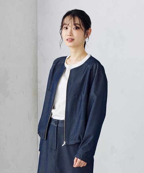 COMME CA ISM(コムサイズム)の「デニムライク ノーカラーブルゾン / セットアップ対応(デニムジャケット・レディース・ネイビー・MEDIUM/LARGE)」の2枚目の写真