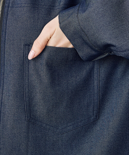 COMME CA ISM(コムサイズム)の「デニムライク ノーカラーブルゾン / セットアップ対応(デニムジャケット・レディース・ネイビー・MEDIUM/LARGE)」の9枚目の写真