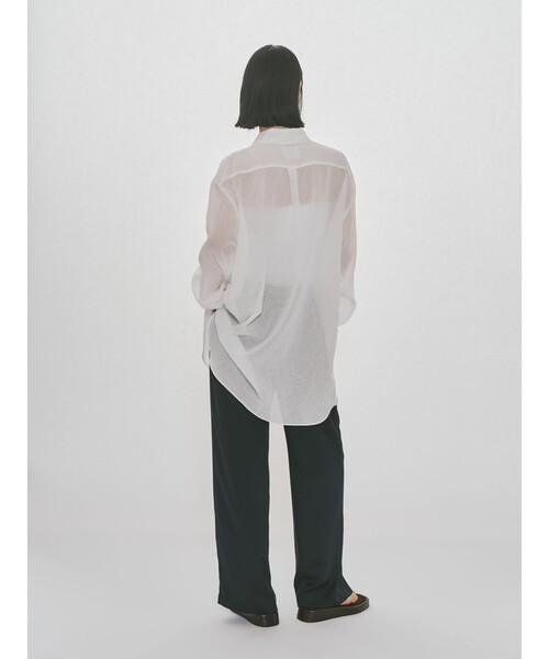 MIDIUMISOLID（ミディウミソリッド）の「MIDIUMISOLID for Ladies シアーロングスリーブシャツ（シャツ/ブラウス・レディース・オフホワイト/ブラック/カーキ/イエロー・FREE）」の17枚目の写真