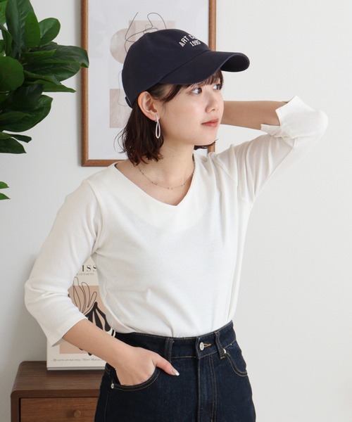 atONE（アットワン）の「Vネック七分袖プルオーバー（Tシャツ/カットソー・レディース・カーキ/杢グレー/チャコールグレー/オフホワイト/ブラック・4L/3L/LL/L/M）」の2枚目の写真