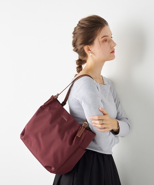 LA BAGAGERIE(ラバガジェリー)の「ポリエステルキャンバス A4トート(トートバッグ・レディース・グレー/ブラック/アイボリー/ネイビー/ブラウン/ワイン・FREE)」の6枚目の写真