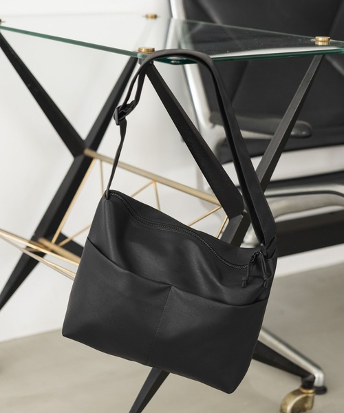 GLOBAL WORK（グローバルワーク）の「軽量PU5ポケミニショルダー/319607（ショルダーバッグ・メンズ・ブラック/ダークブラウン/チャコールグレー・FREE）」の4枚目の写真