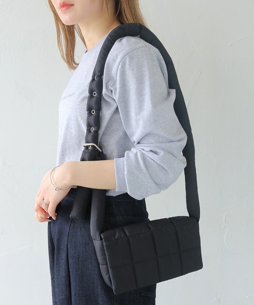 HER CLOSET(ハークローゼット)の「【shemoshelly】カラーキルディングショルダーバック(ショルダーバッグ・レディース・ブラック/ブルー/グリーン・FREE)」の4枚目の写真