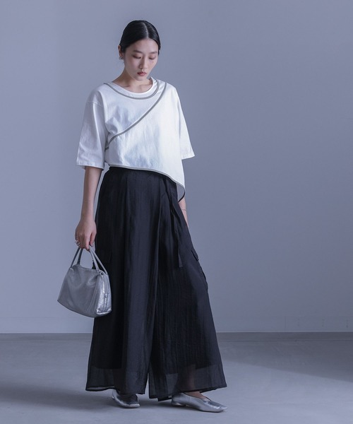 kOhAKU（コハク）の「『アシンメトリー配色パイピングカットソー』（Tシャツ/カットソー・レディース・オフホワイト/ブラック・2/1）」の17枚目の写真