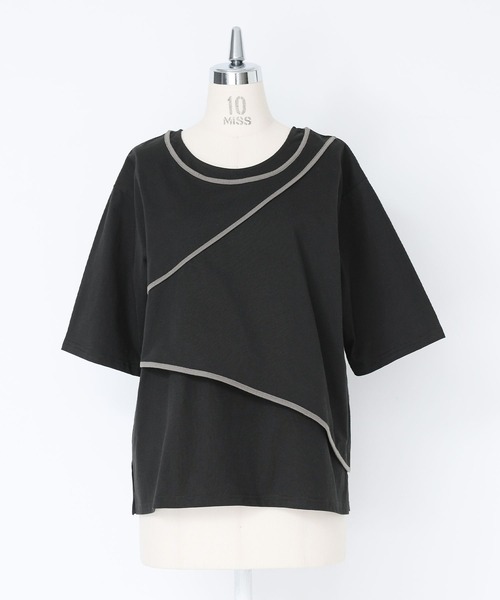 kOhAKU（コハク）の「『アシンメトリー配色パイピングカットソー』（Tシャツ/カットソー・レディース・オフホワイト/ブラック・2/1）」の4枚目の写真