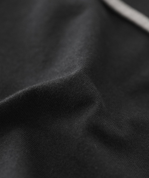 kOhAKU（コハク）の「『アシンメトリー配色パイピングカットソー』（Tシャツ/カットソー・レディース・オフホワイト/ブラック・2/1）」の8枚目の写真