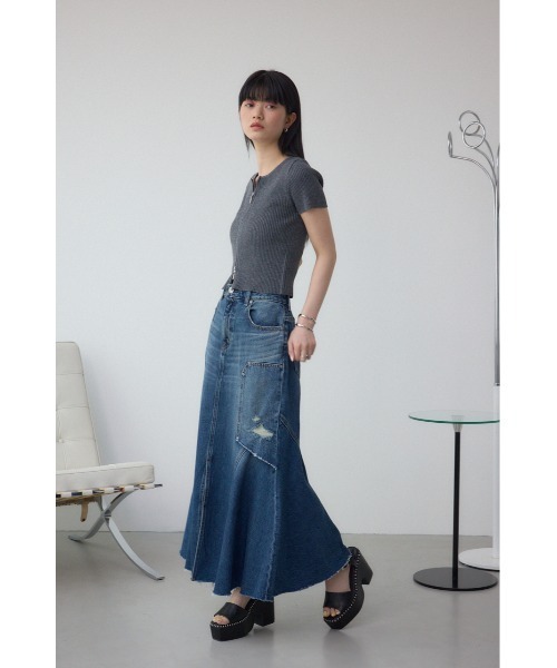 AZUL by moussy(アズールバイマウジー)の「【身長/骨格別着用画像あり】AZUL DENIM ダメージマーメイドスカート 春服 夏服 秋服 冬服 ロングスカート デニムスカート スタイルアップ(デニムスカート・レディース・ブルー/ライトブラック・SMALL/MEDIUM)」の11枚目の写真