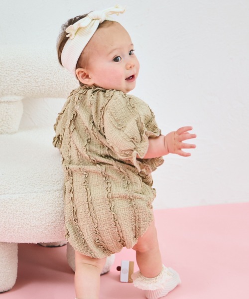 pairmanon（ペアマノン）の「【ベビー】レース見え ジャガードフリルロンパース（ロンパース・キッズ・アイボリー/ベージュ/ピンク・80/70）」の12枚目の写真