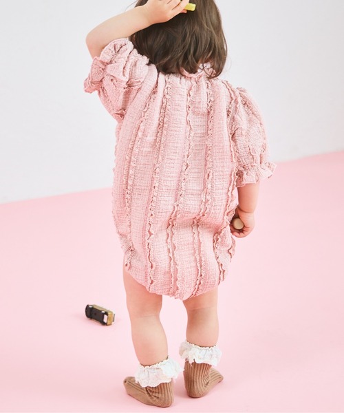 pairmanon（ペアマノン）の「【ベビー】レース見え ジャガードフリルロンパース（ロンパース・キッズ・アイボリー/ベージュ/ピンク・80/70）」の4枚目の写真