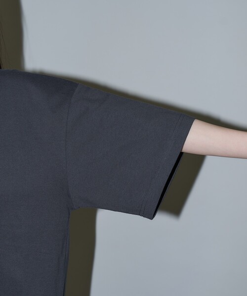 PUBLUX（パブリュクス）の「PUBLUX/パブリュクス ”triplet”キャット アニマル プリントTシャツ　限定展開（Tシャツ/カットソー・レディース・チャコールグレー/オフホワイト/ライトグレー・LARGE/SMALL/MEDIUM）」の4枚目の写真