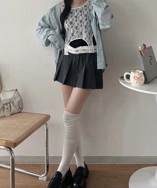 nemne store(ネンネストア)の「《Delfy》ガーターディテールレーストップス(シャツ/ブラウス・レディース・ブラック系/アイボリー・フリー)」の3枚目の写真