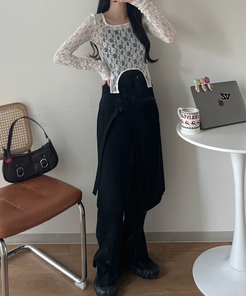nemne store(ネンネストア)の「《Delfy》ガーターディテールレーストップス(シャツ/ブラウス・レディース・ブラック系/アイボリー・フリー)」の4枚目の写真