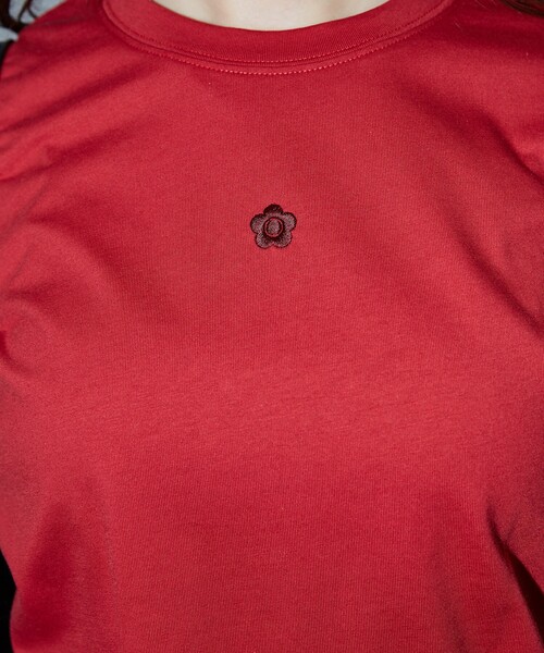 PUBLUX（パブリュクス）の「MARY QUANT × PUBLUX/マリークワント ワンポイント 刺繍 ロゴTシャツ　限定展開（Tシャツ/カットソー・レディース・ブラック/その他/チャコールグレー/オフホワイト/レッド・ﾌﾘ-）」の7枚目の写真