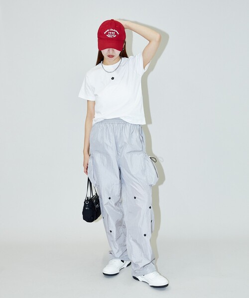 PUBLUX（パブリュクス）の「MARY QUANT × PUBLUX/マリークワント ワンポイント 刺繍 ロゴTシャツ　限定展開（Tシャツ/カットソー・レディース・ブラック/その他/チャコールグレー/オフホワイト/レッド・ﾌﾘ-）」の10枚目の写真