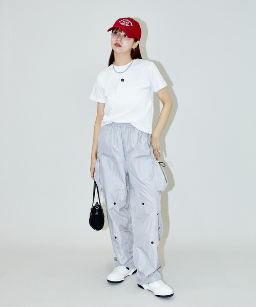 PUBLUX（パブリュクス）の「MARY QUANT × PUBLUX/マリークワント ワンポイント 刺繍 ロゴTシャツ　限定展開（Tシャツ/カットソー・レディース・ブラック/その他/チャコールグレー/オフホワイト/レッド・ﾌﾘ-）」の11枚目の写真