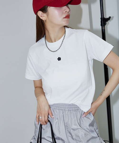 PUBLUX（パブリュクス）の「MARY QUANT × PUBLUX/マリークワント ワンポイント 刺繍 ロゴTシャツ　限定展開（Tシャツ/カットソー・レディース・ブラック/その他/チャコールグレー/オフホワイト/レッド・ﾌﾘ-）」の14枚目の写真