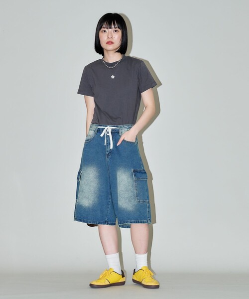 マリークワント ワンポイント 刺繍 ロゴTシャツ　オフホワイト　ブラック MARY QUANT/ワンポイント 刺繍 ロゴTシャツ 限定展開｜Daytona