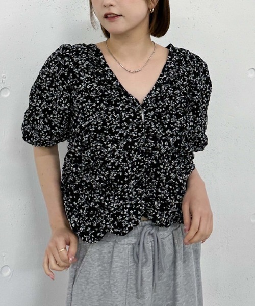 archives(アルシーヴ)の「花柄ギャザー2wayブラウス(シャツ/ブラウス・レディース・アイボリー/ブラック・MEDIUM)」の14枚目の写真
