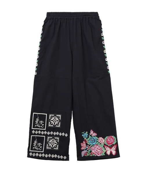 ROSE BUD(ローズバッド)の「FLOWER EMBROIDARY EASY PANTS(その他パンツ・レディース・ブラック/ホワイト・ONE SIZE)」の4枚目の写真