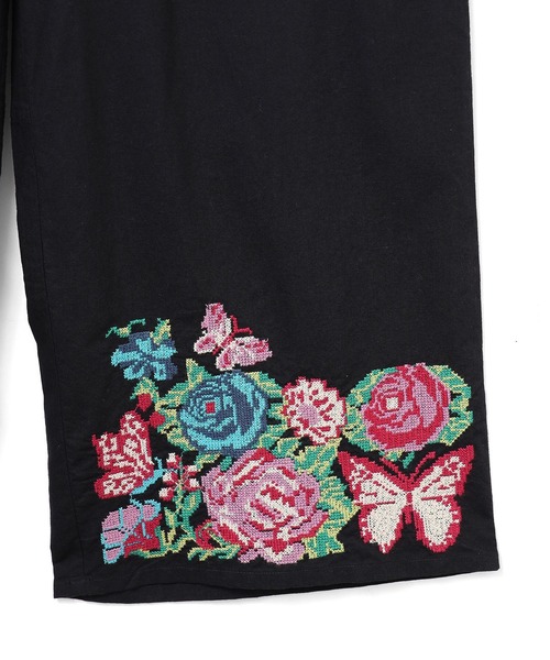 ROSE BUD(ローズバッド)の「FLOWER EMBROIDARY EASY PANTS(その他パンツ・レディース・ブラック/ホワイト・ONE SIZE)」の8枚目の写真