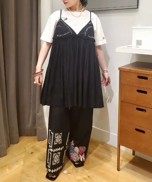 ROSE BUD(ローズバッド)の「FLOWER EMBROIDARY EASY PANTS(その他パンツ・レディース・ブラック/ホワイト・ONE SIZE)」の10枚目の写真