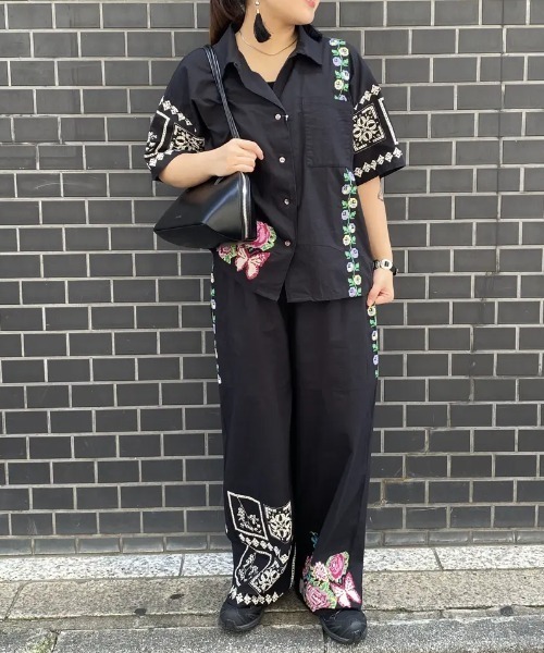 ROSE BUD(ローズバッド)の「FLOWER EMBROIDARY EASY PANTS(その他パンツ・レディース・ブラック/ホワイト・ONE SIZE)」の11枚目の写真