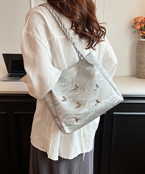 aimoha(アイモハ)の「蝶々モチーフショルダートートバッグ(ショルダーバッグ・レディース・ブラック/シルバー/ブルー/ホワイト・FREE)」の4枚目の写真