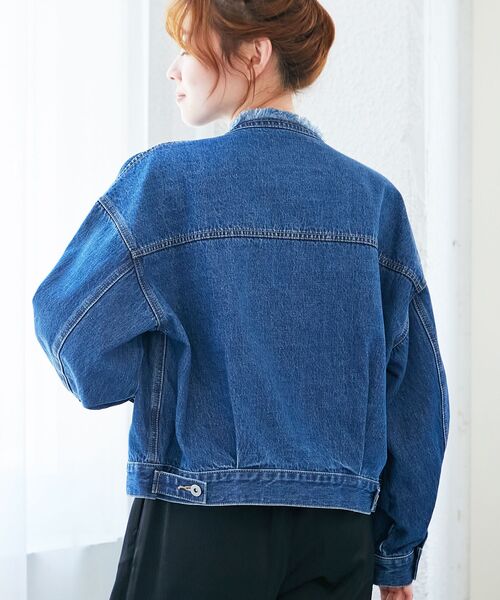 le.coeur blanc（ルクールブラン）の「ノーカラーデニムジャケット（ノーカラージャケット・レディース・ブラック/ブルー・38）」の6枚目の写真