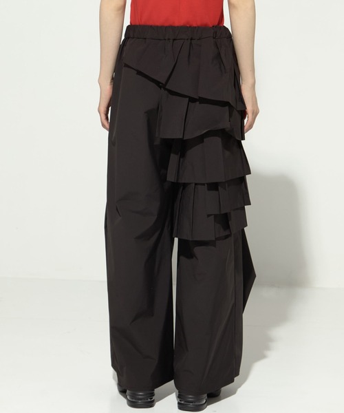 【きれいめファッション51選】上品さと清潔感をキープし TAAKK/ターク】《STUDIOUS別注》 RUFFLE PANTS/フリルパンツ パンツ