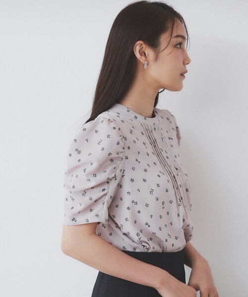 index(インデックス)の「柄プリントピンタックブラウス【洗濯機洗い可/イージーアイロン/防シワ】(シャツ/ブラウス・レディース・ブラック系1/ベージュ系その他4/ブラウン系その他2/アイボリー系7・38/36/40/42)」の9枚目の写真