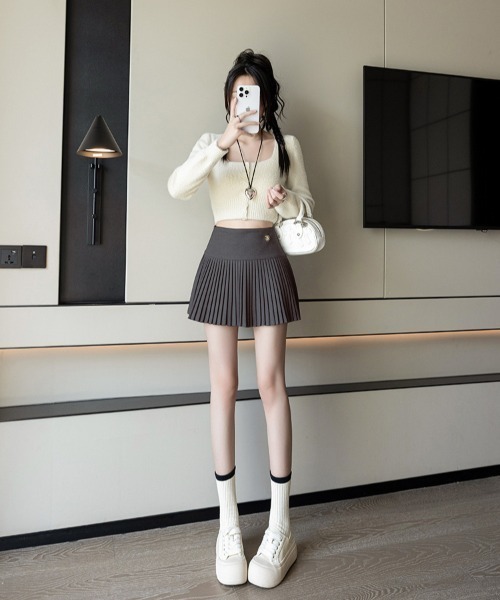 Silly(シリー)の「細プリーツミニスカート(スカート・レディース・チャコールグレー/ブラック/アイボリー/グレー・LARGE/MEDIUM/SMALL)」の13枚目の写真
