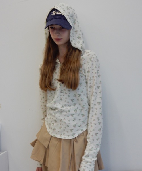 Birthday room（バースデイルーム）の「小花柄サーマルフードロンT/small floral print thermal hooded long t-Shirt（Tシャツ/カットソー・レディース・アイボリー/サックスブルー・FREE）」の9枚目の写真