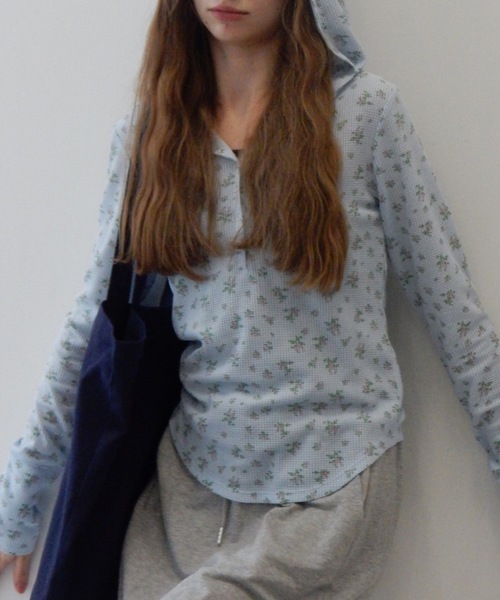 Birthday room（バースデイルーム）の「小花柄サーマルフードロンT/small floral print thermal hooded long t-Shirt（Tシャツ/カットソー・レディース・アイボリー/サックスブルー・FREE）」の16枚目の写真