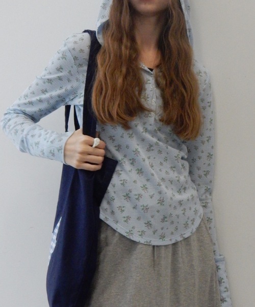 Birthday room（バースデイルーム）の「小花柄サーマルフードロンT/small floral print thermal hooded long t-Shirt（Tシャツ/カットソー・レディース・アイボリー/サックスブルー・FREE）」の17枚目の写真