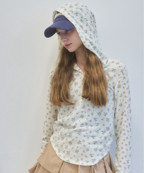 Birthday room（バースデイルーム）の「小花柄サーマルフードロンT/small floral print thermal hooded long t-Shirt（Tシャツ/カットソー・レディース・アイボリー/サックスブルー・FREE）」の3枚目の写真