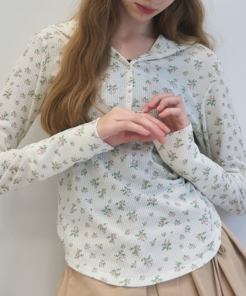 Birthday room（バースデイルーム）の「小花柄サーマルフードロンT/small floral print thermal hooded long t-Shirt（Tシャツ/カットソー・レディース・アイボリー/サックスブルー・FREE）」の8枚目の写真