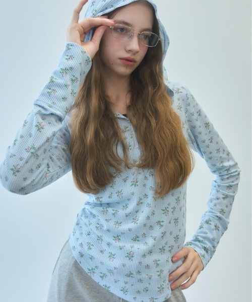 Birthday room(バースデイルーム)の「小花柄サーマルフードロンT/small floral print thermal hooded long t-Shirt(Tシャツ/カットソー・レディース・アイボリー/サックスブルー・FREE)」の17枚目の写真