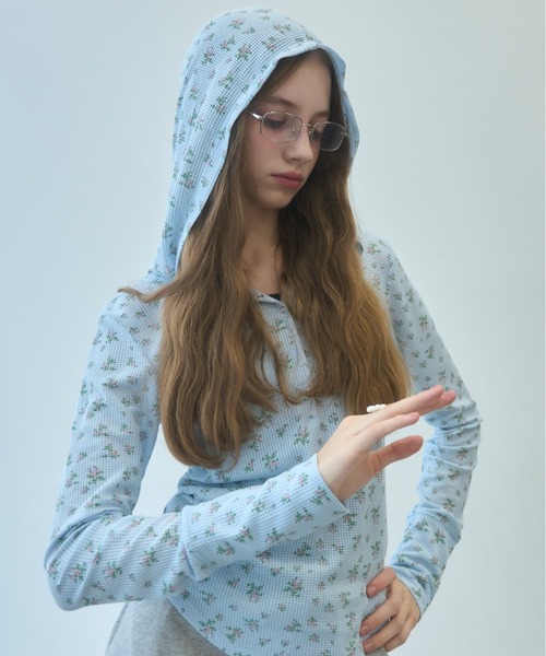 Birthday room(バースデイルーム)の「小花柄サーマルフードロンT/small floral print thermal hooded long t-Shirt(Tシャツ/カットソー・レディース・アイボリー/サックスブルー・FREE)」の18枚目の写真