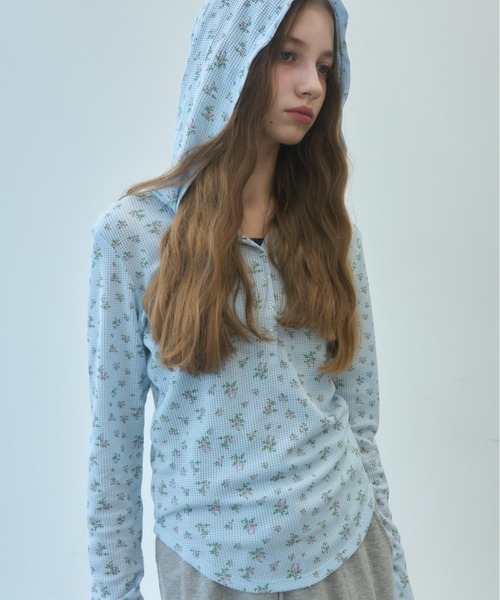 Birthday room(バースデイルーム)の「小花柄サーマルフードロンT/small floral print thermal hooded long t-Shirt(Tシャツ/カットソー・レディース・アイボリー/サックスブルー・FREE)」の19枚目の写真