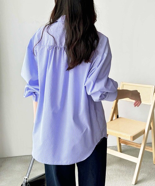 GeeRA(ジーラ)の「ビスチェ風デザインフリルオーバーサイズシャツ(シャツ/ブラウス・レディース・オフホワイト/ブルー・MEDIUM/LARGE)」の14枚目の写真